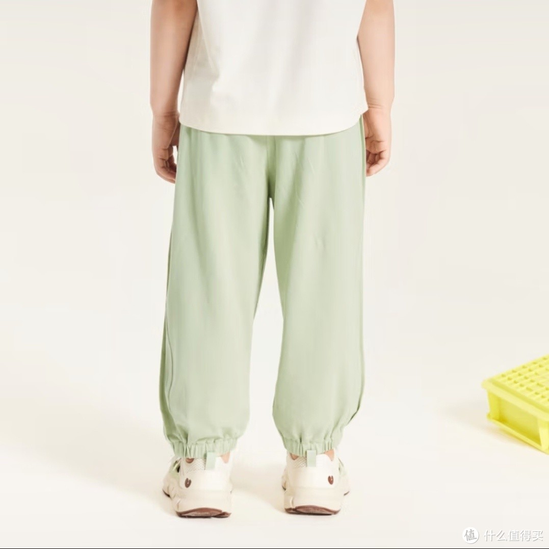 奶爸给娃买衣服，兼具实用性与趣味性